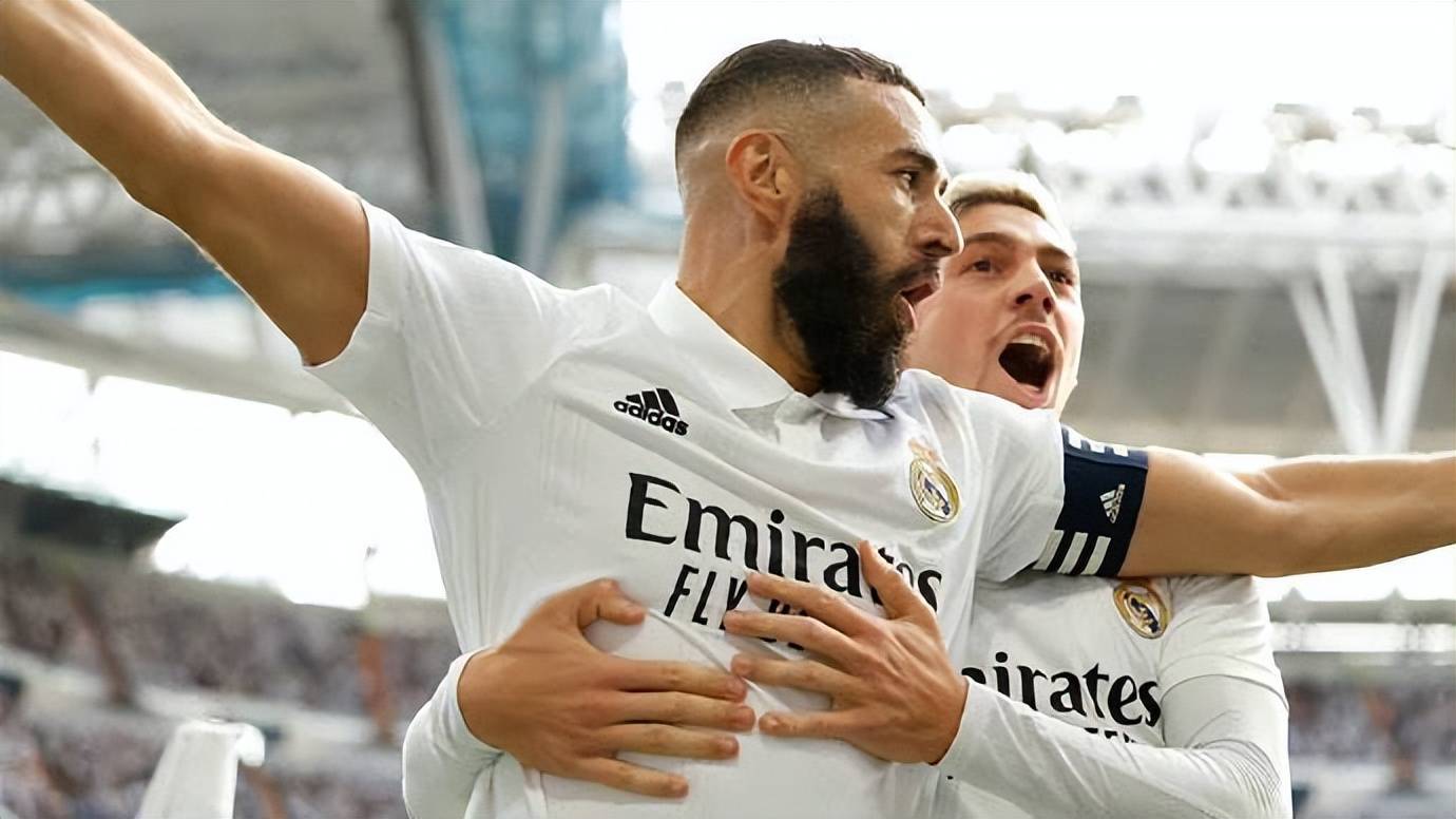 包含莱比锡球员发挥出色，轻松战胜对手保持不败的词条