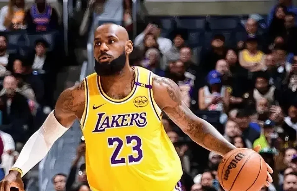 关于海洋明星队在关键时刻挺身而出，为胜利挥洒汗水的信息