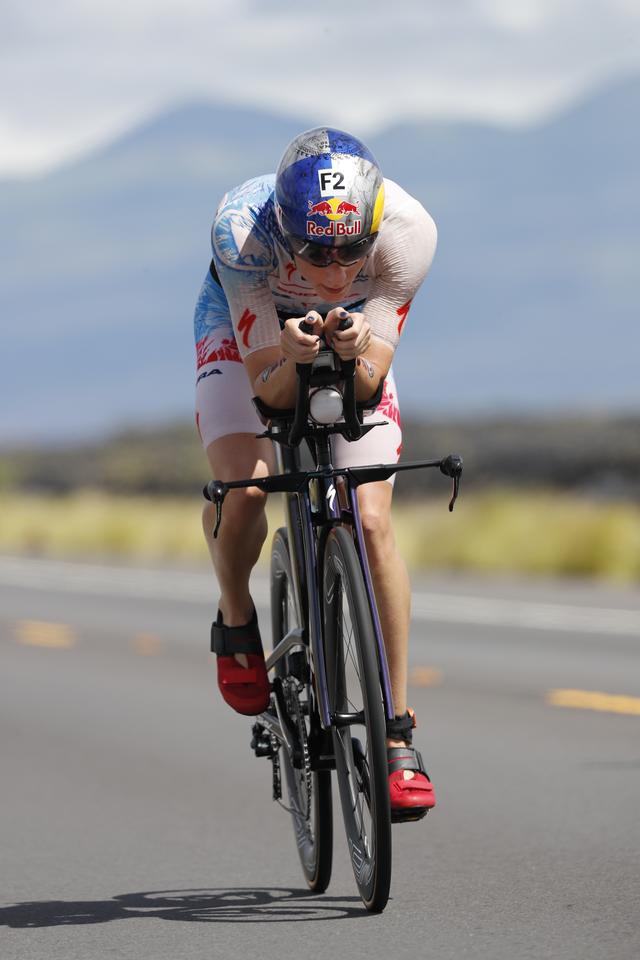 日本柔道选手发挥稳定获得铁人三项冠军