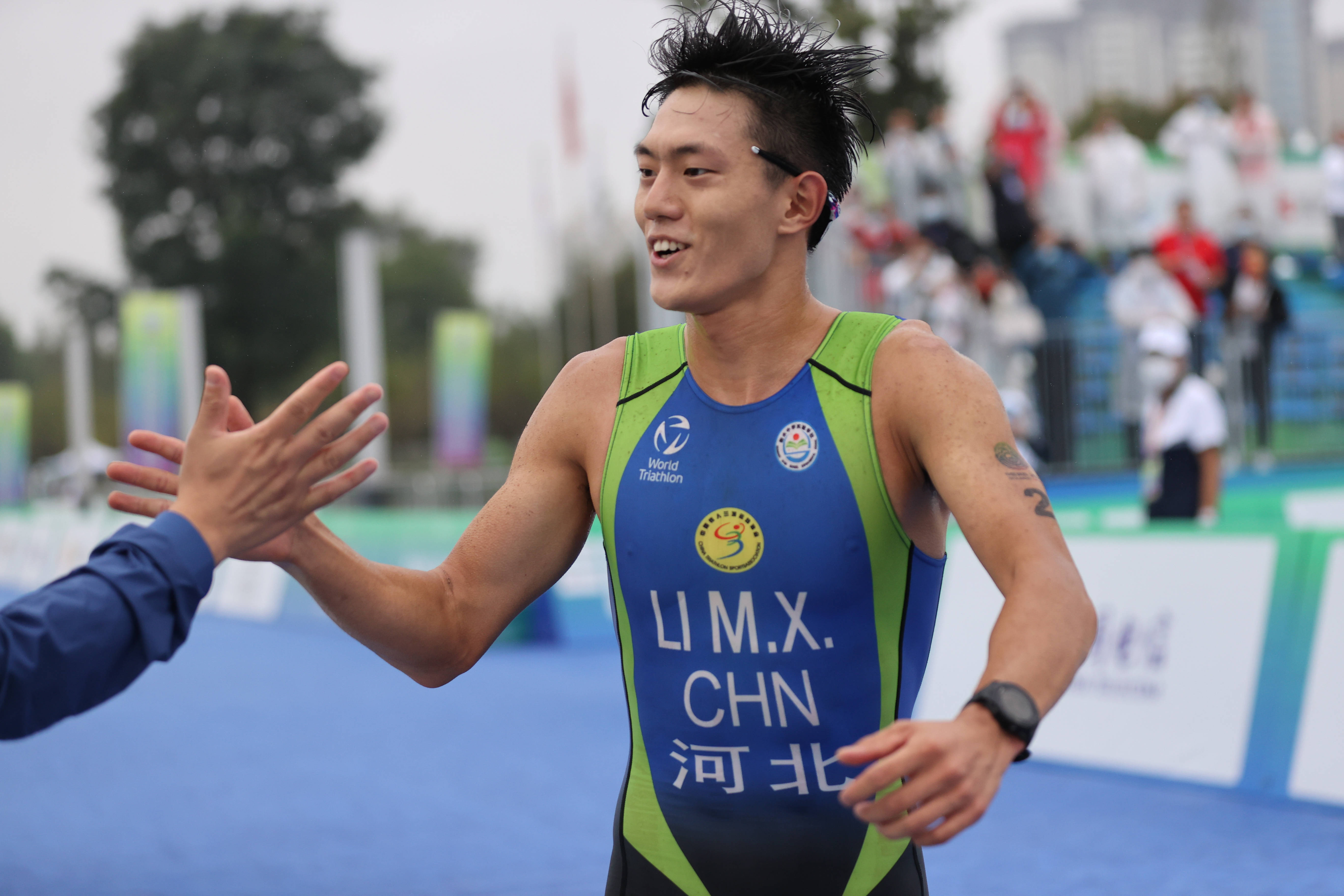 日本柔道选手发挥稳定获得铁人三项冠军