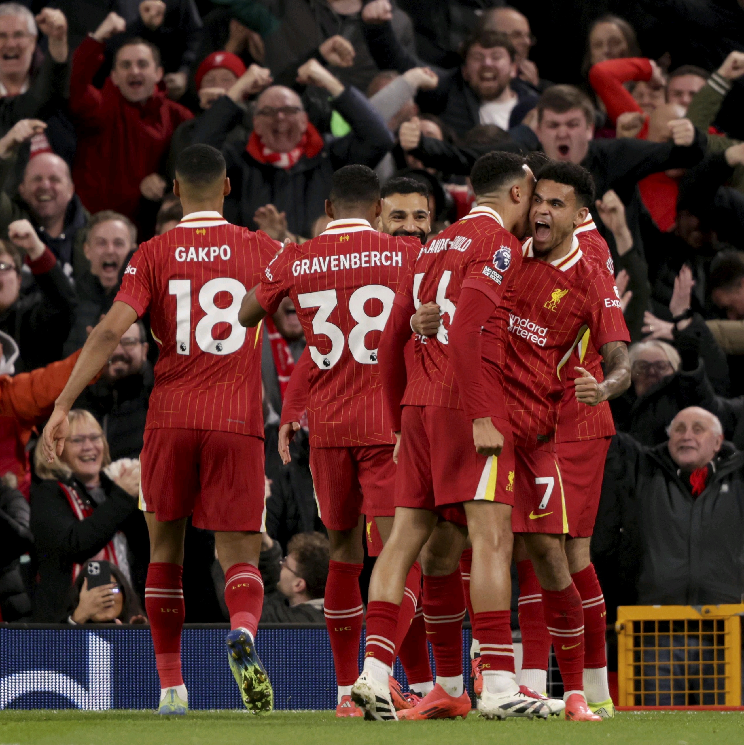 曼联主场不敌利物浦，前四位置陷入危机